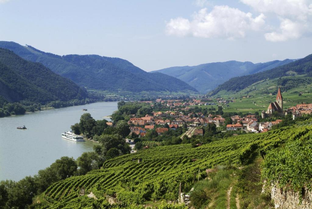Donauhof - Hotel Garni Weissenkirchen in der Wachau Bagian luar foto