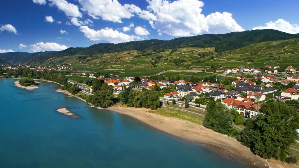 Donauhof - Hotel Garni Weissenkirchen in der Wachau Bagian luar foto